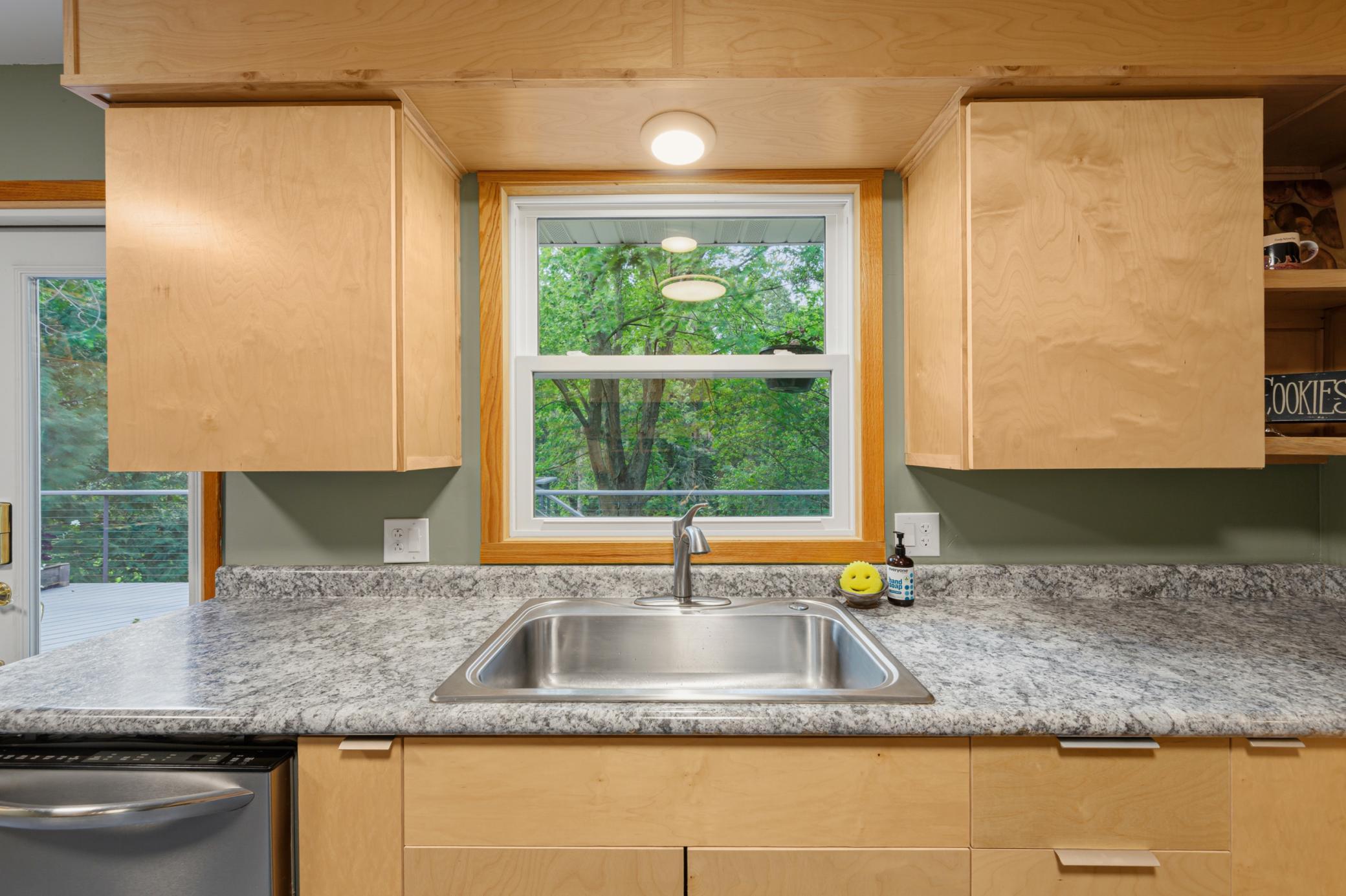 23 kitchen.jpg