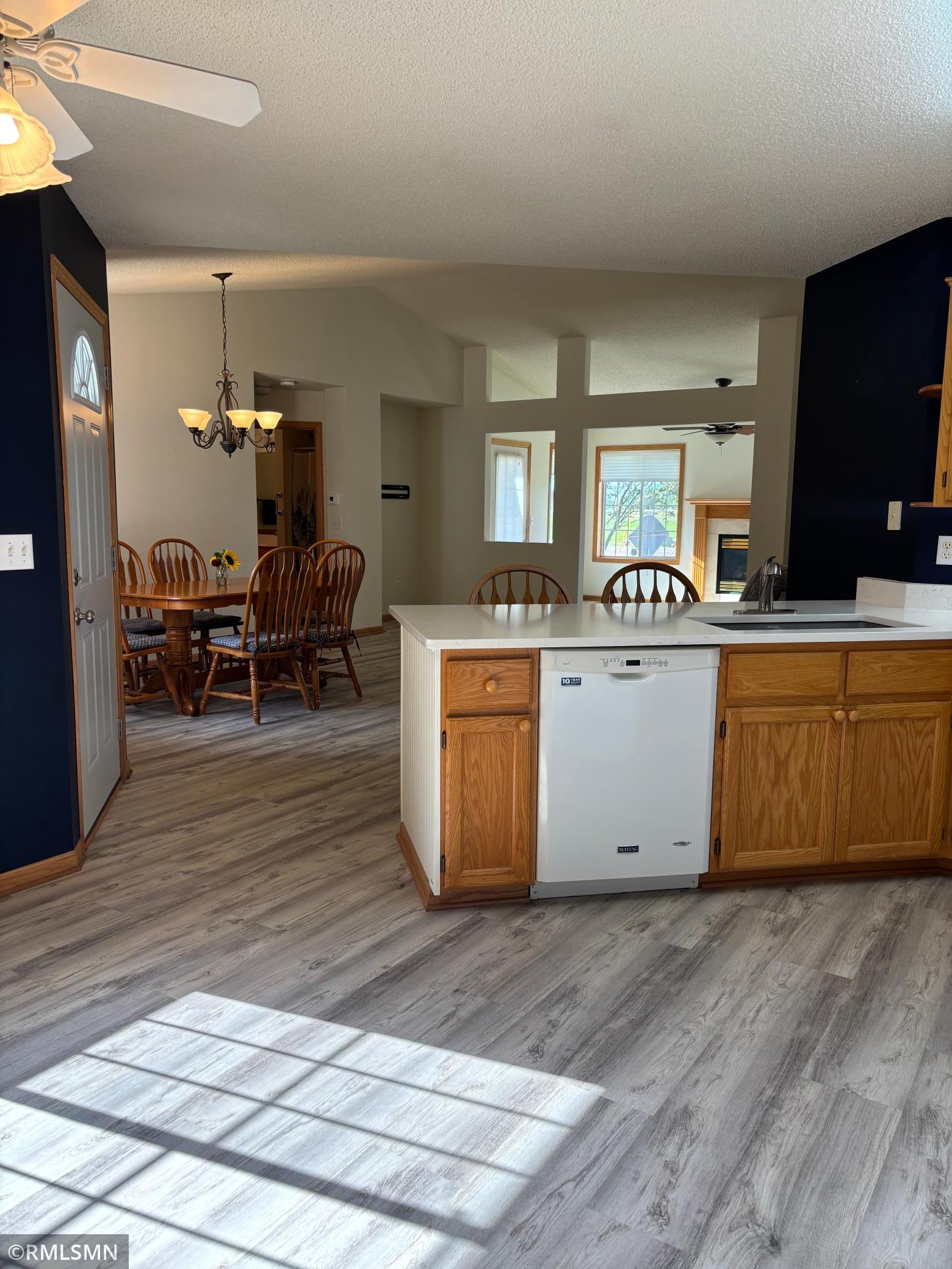Kitchen/Breakfast Bar