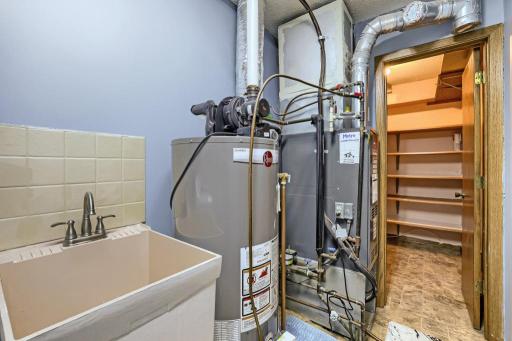 3743 Goodwin Ave N - MLS Sized - 027 - 27 Laundry Room.jpg