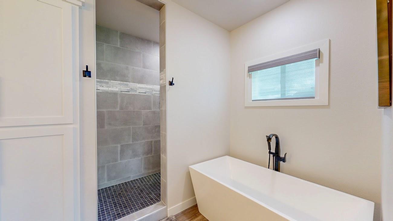 Primary bath2.jpg