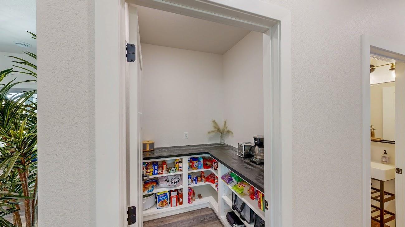 Pantry.jpg