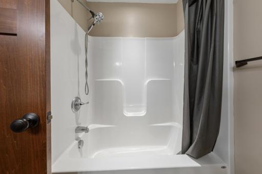 22 bathroom.jpg