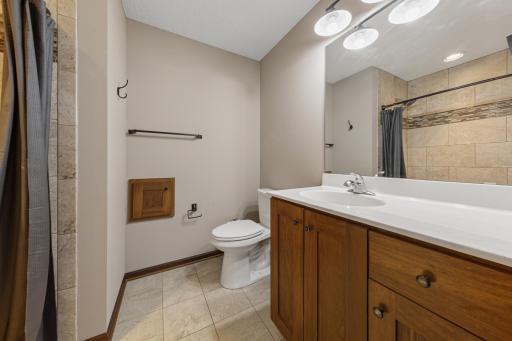 30 main bathroom.jpg