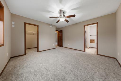 29 main bedroom.jpg