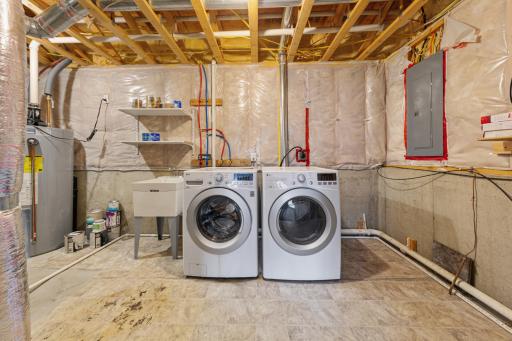 41 laundry_lower.jpg