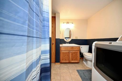 24 LL Bathroom.jpg