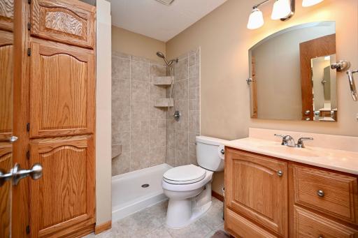 15 En Suite Bathroom.jpg