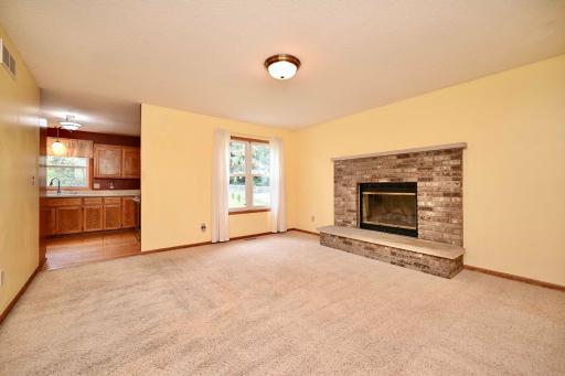 11 Family Room.jpg