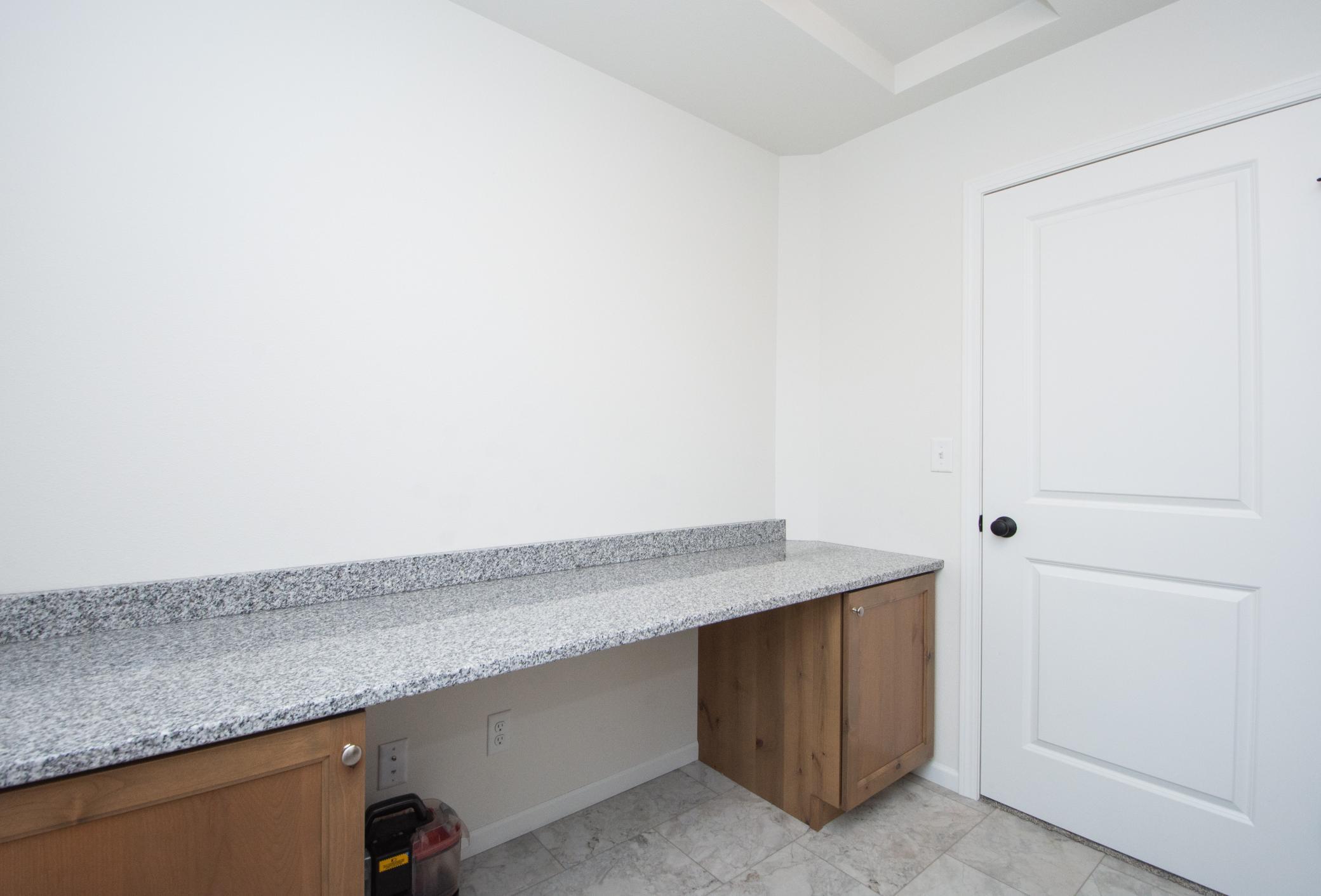 Laundry table/desk