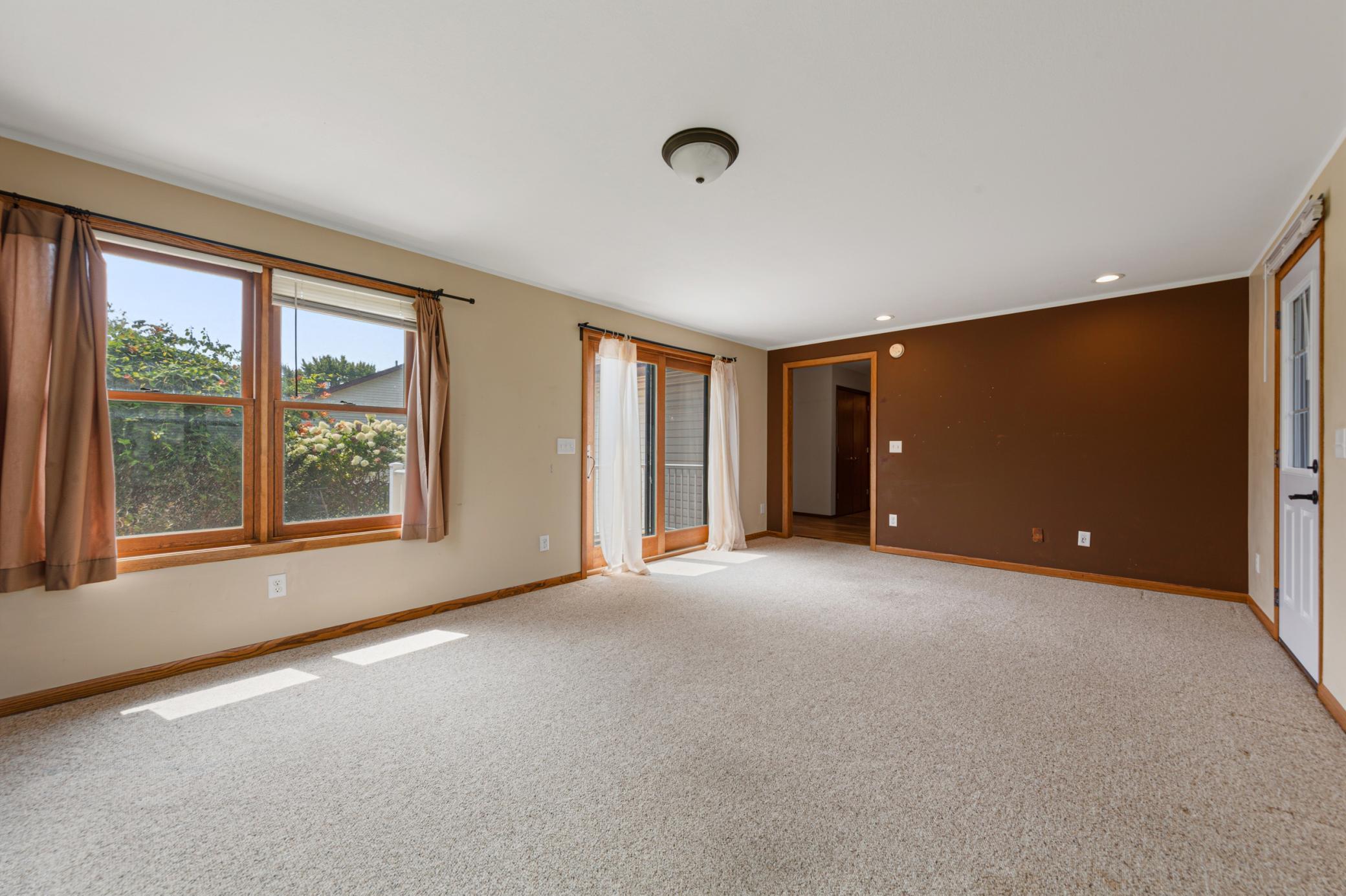 40_35 family room.jpg