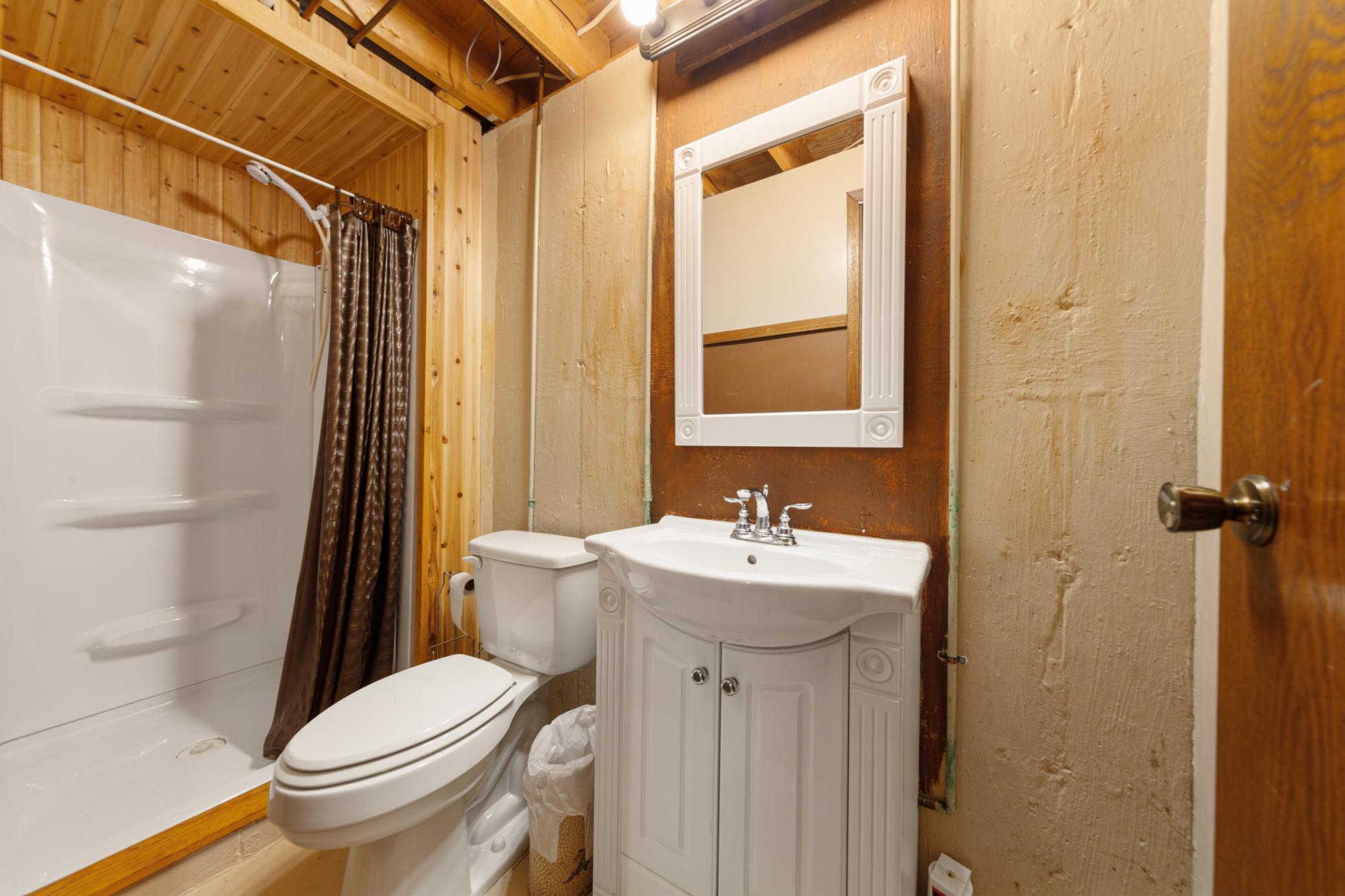 47_41 bathroom_lower.jpg