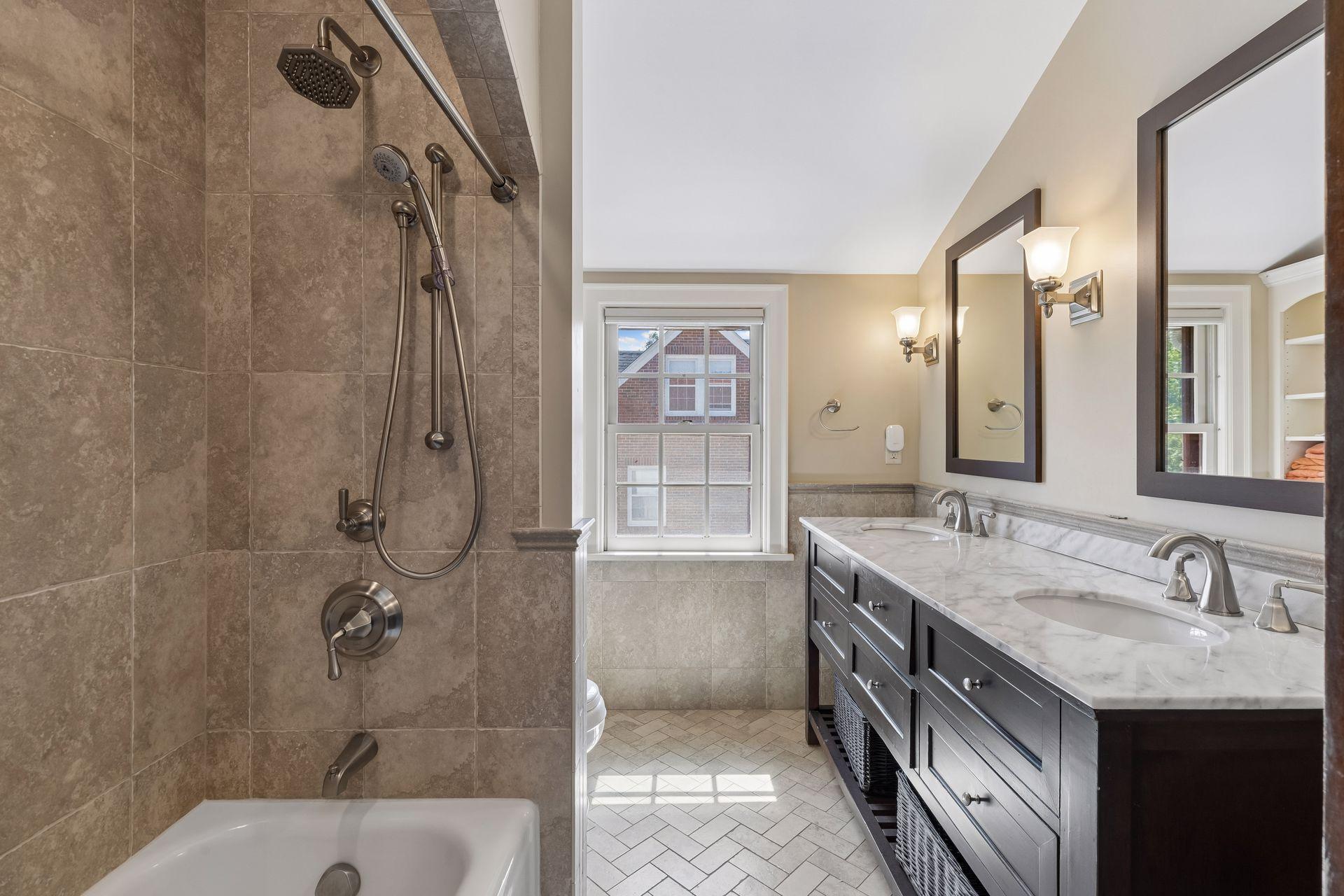 Upstairs full bath