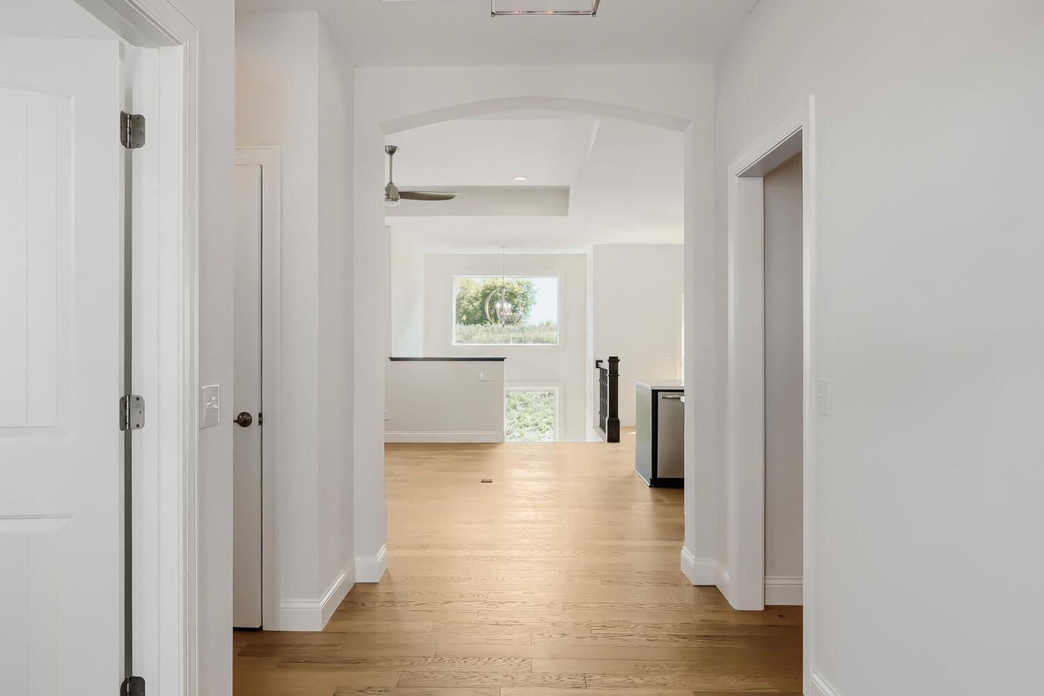 1130 136th St E - Web Quality - 004 - 04 Foyer.jpg