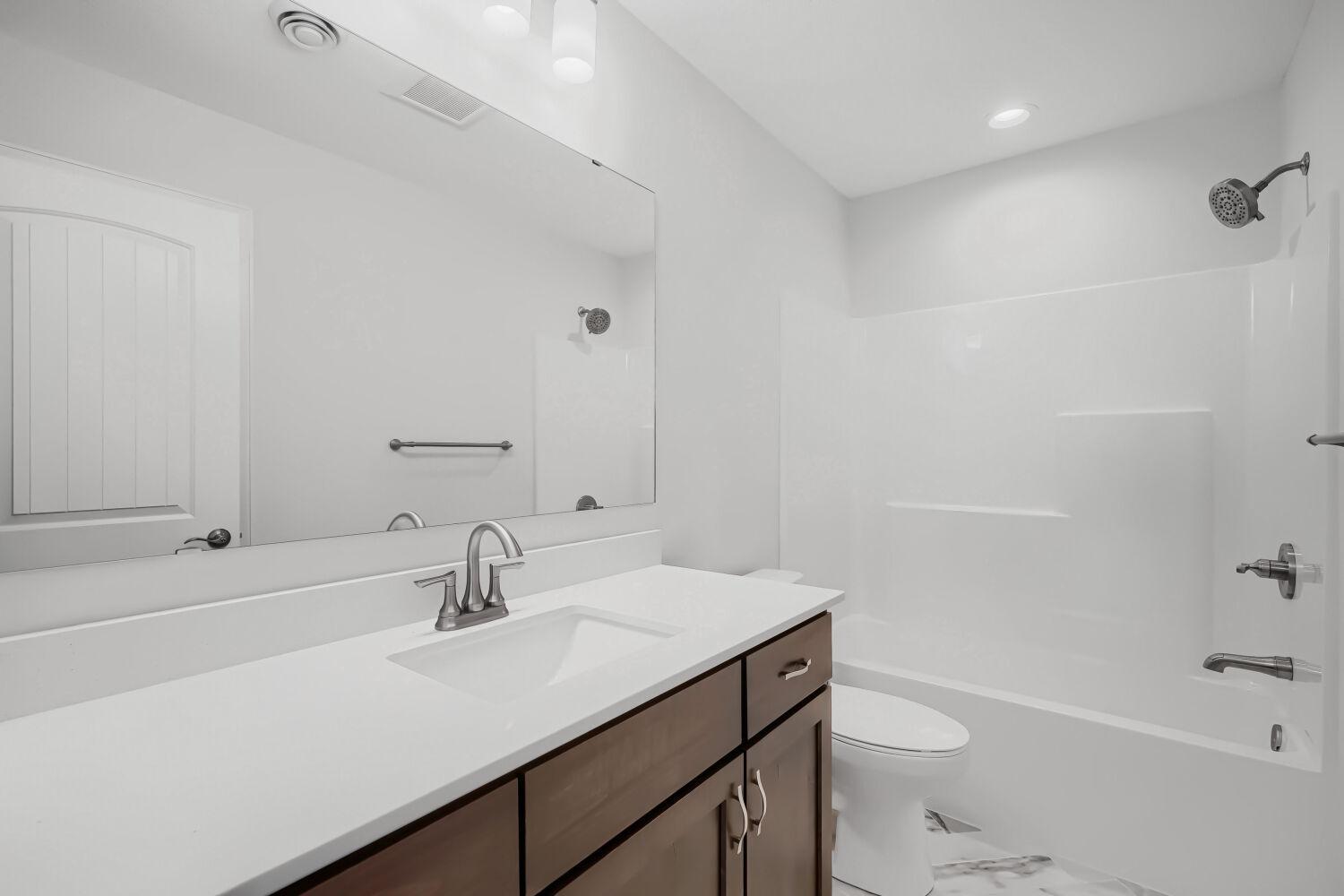1130 136th St E - Web Quality - 024 - 24 Bathroom.jpg