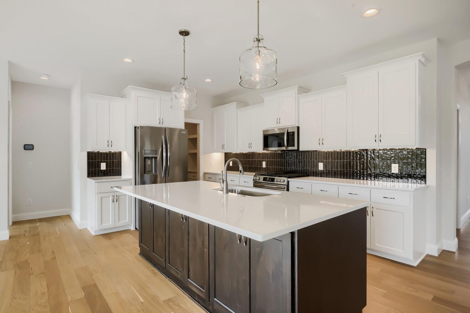 1130 136th St E - Web Quality - 010 - 10 Kitchen.jpg