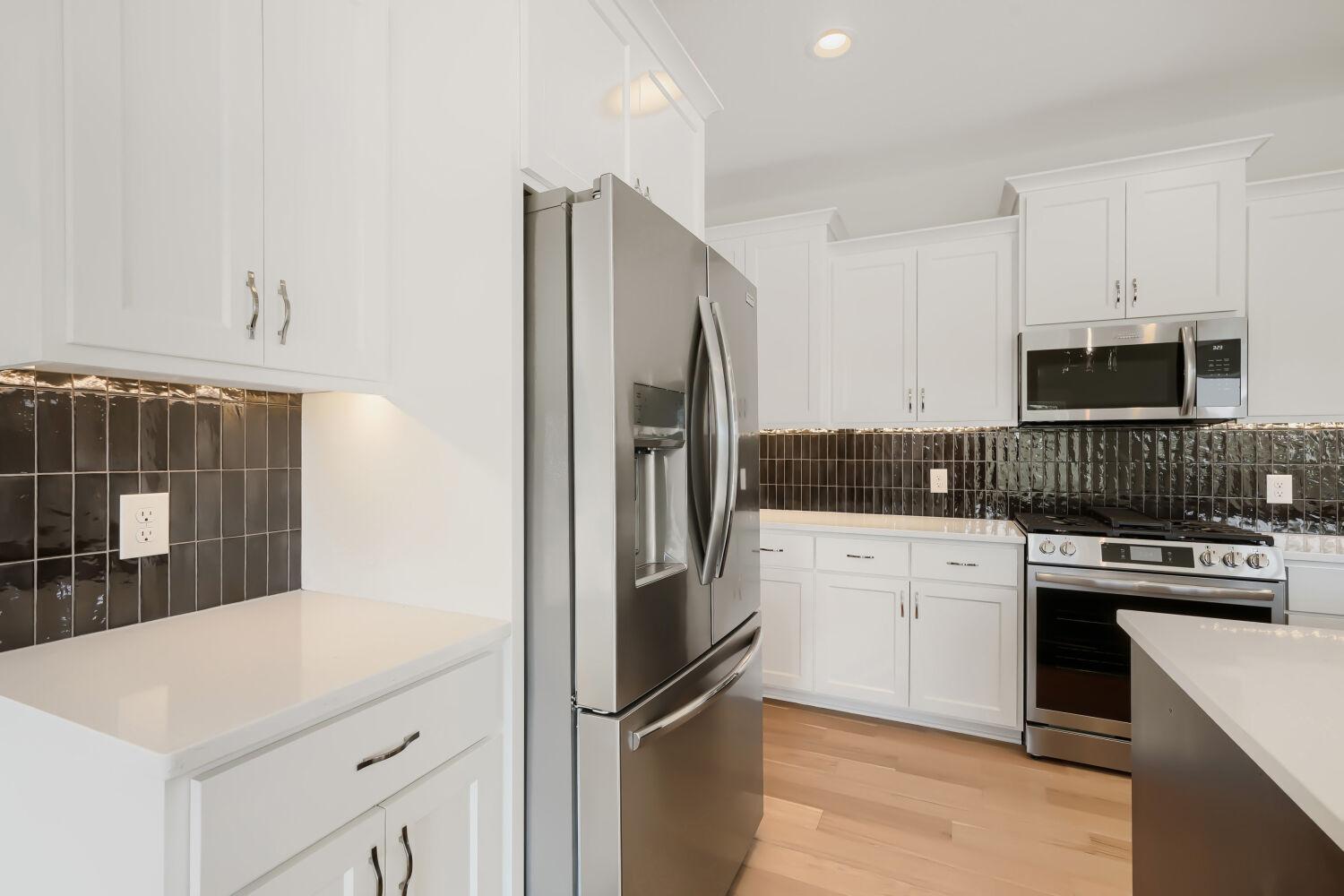 1130 136th St E - Web Quality - 013 - 13 Kitchen.jpg