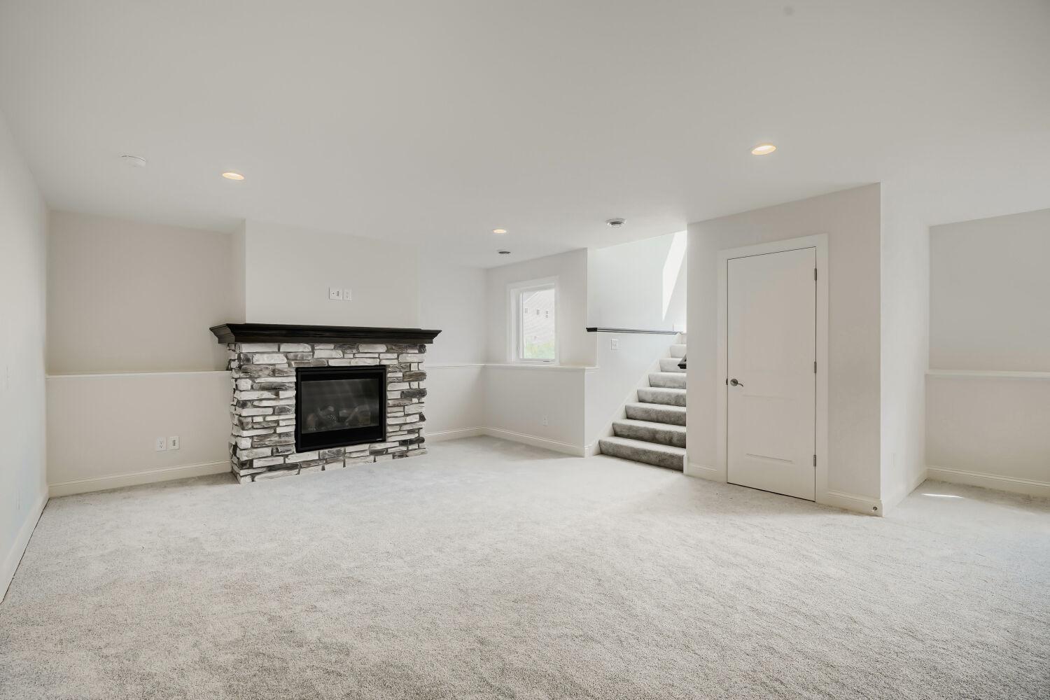 1130 136th St E - Web Quality - 014 - 14 Family Room.jpg
