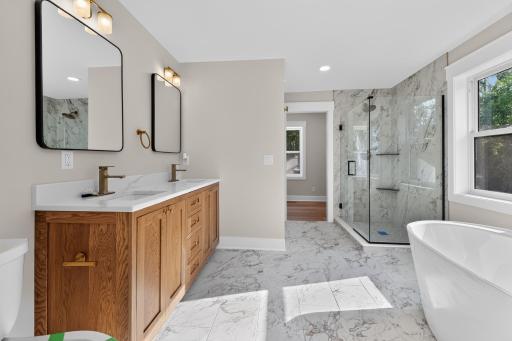20_10489_Barnes_Way_E-Bathroom-2594.jpg