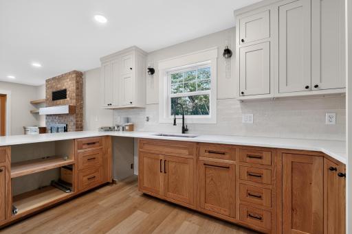 08_10489_Barnes_Way_E-Kitchen-2612.jpg
