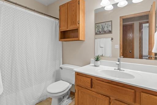 UPPER LEVEL FULL BATHROOM