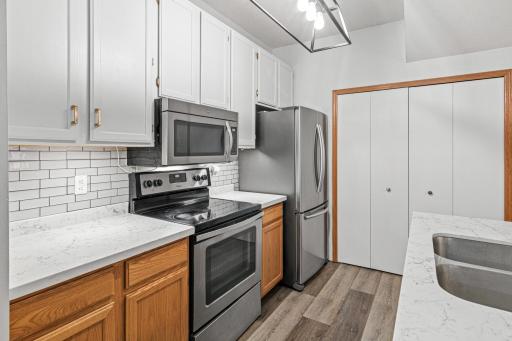 13582 Carmody Dr, Eden Prairie, MN-12.jpg