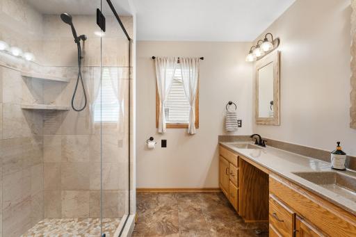 659 Crestview Lane, Owatonna, MN 55060