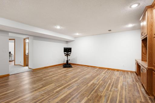 659 Crestview Lane, Owatonna, MN 55060