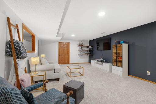 659 Crestview Lane, Owatonna, MN 55060