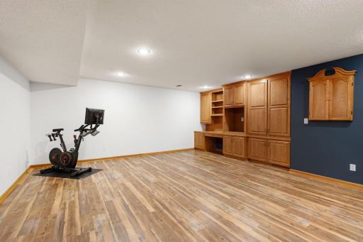 659 Crestview Lane, Owatonna, MN 55060