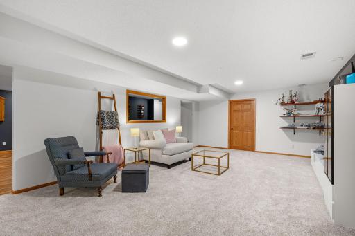 659 Crestview Lane, Owatonna, MN 55060