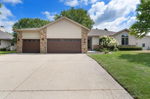 659 Crestview Lane, Owatonna, MN 55060