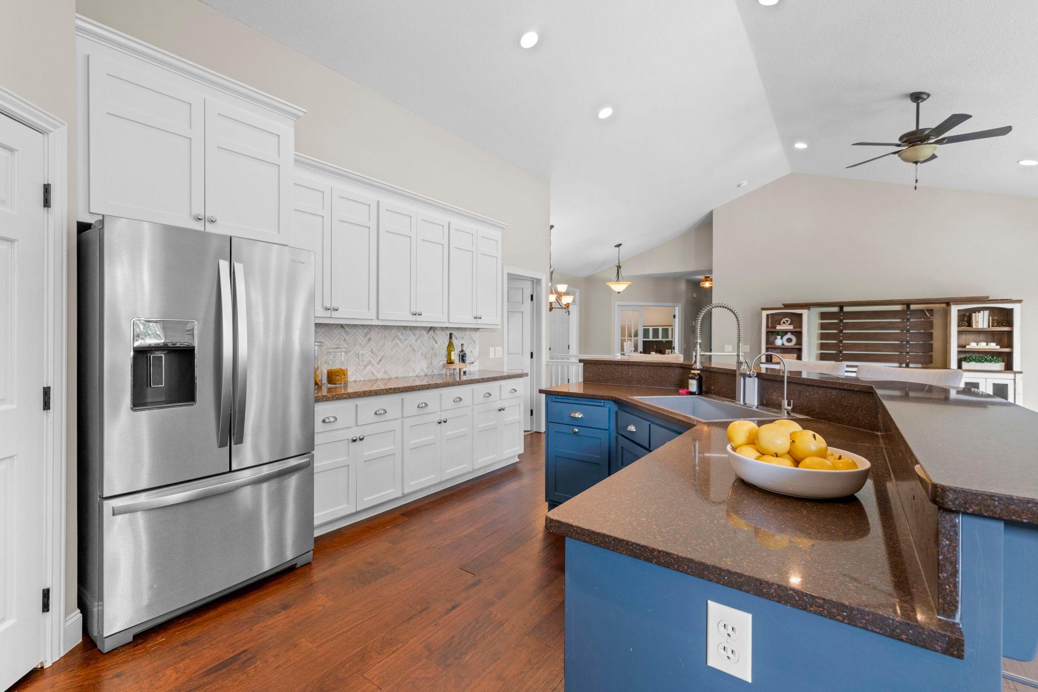 Spacious center island with breakfast bar seating, perfect for casual meals and gathering.