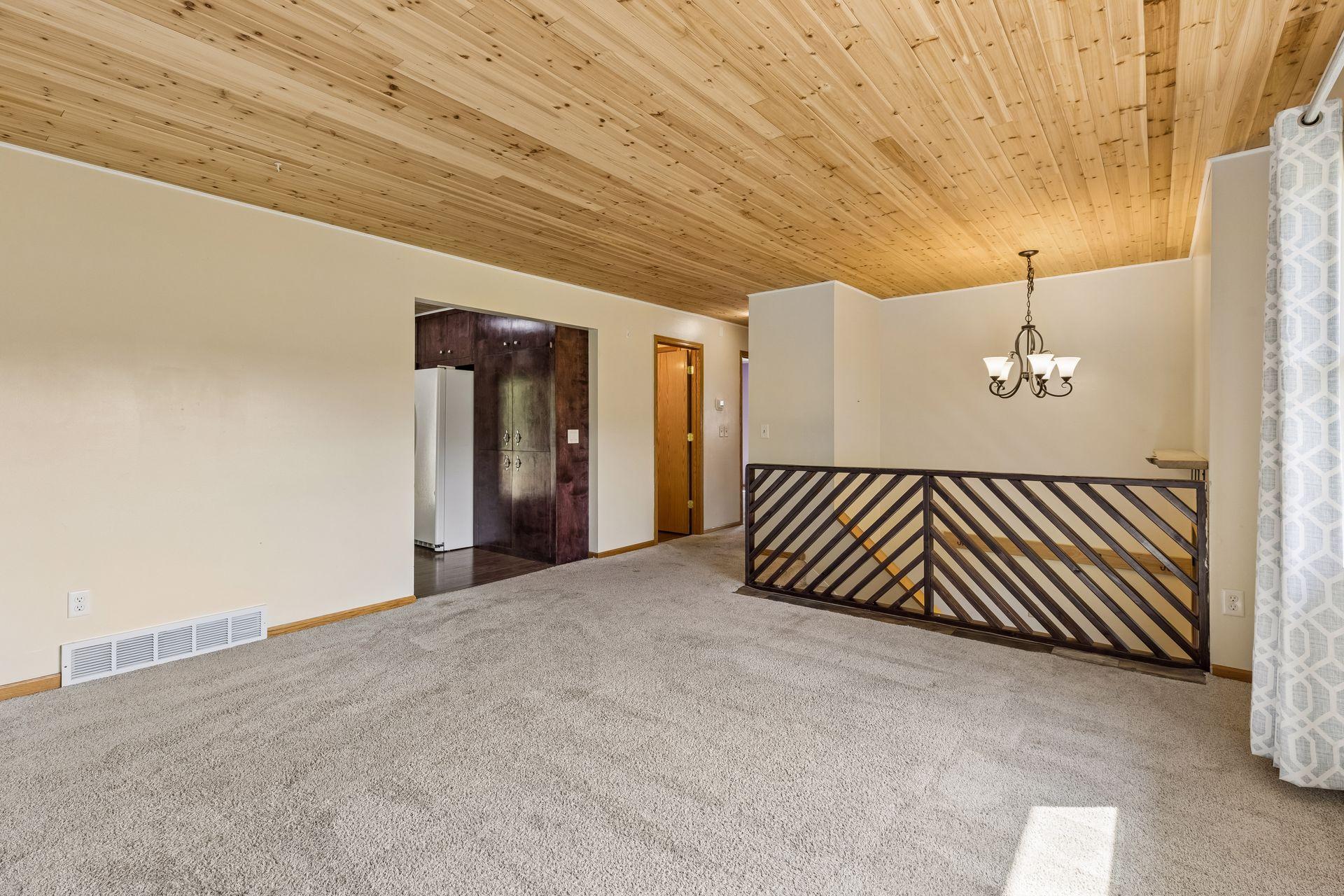 Living room with pine ceiling