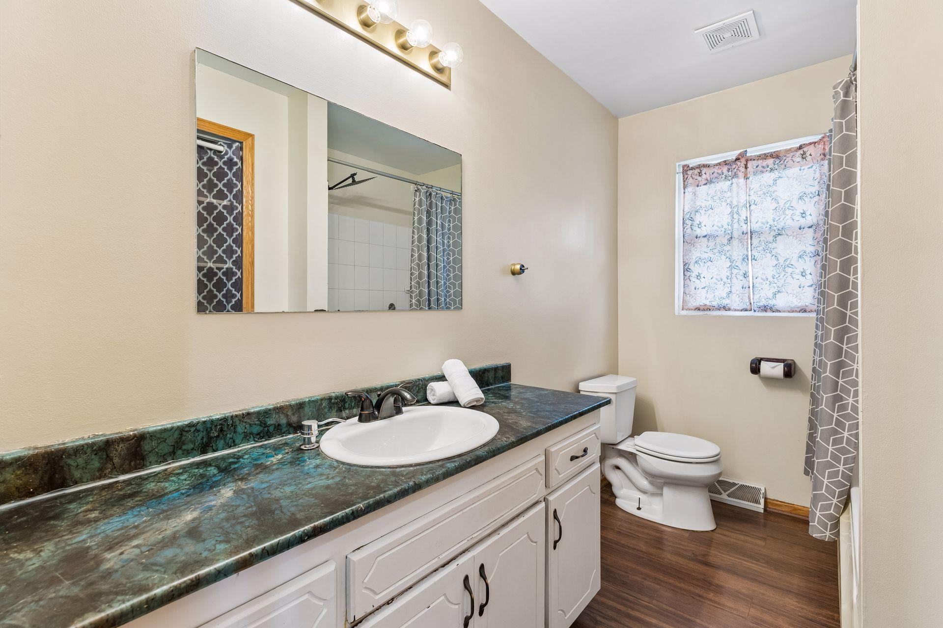 Upper Level bath