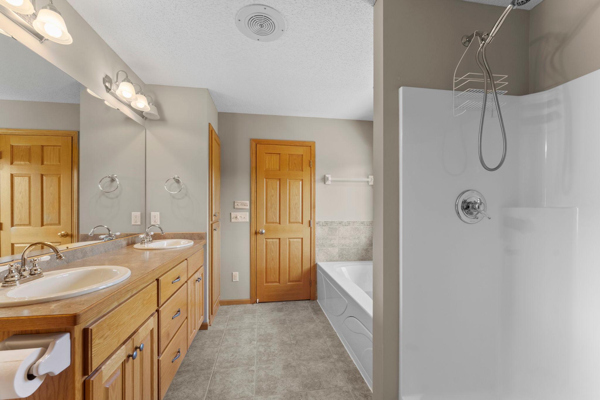 Double vanity with soaker jetted tub