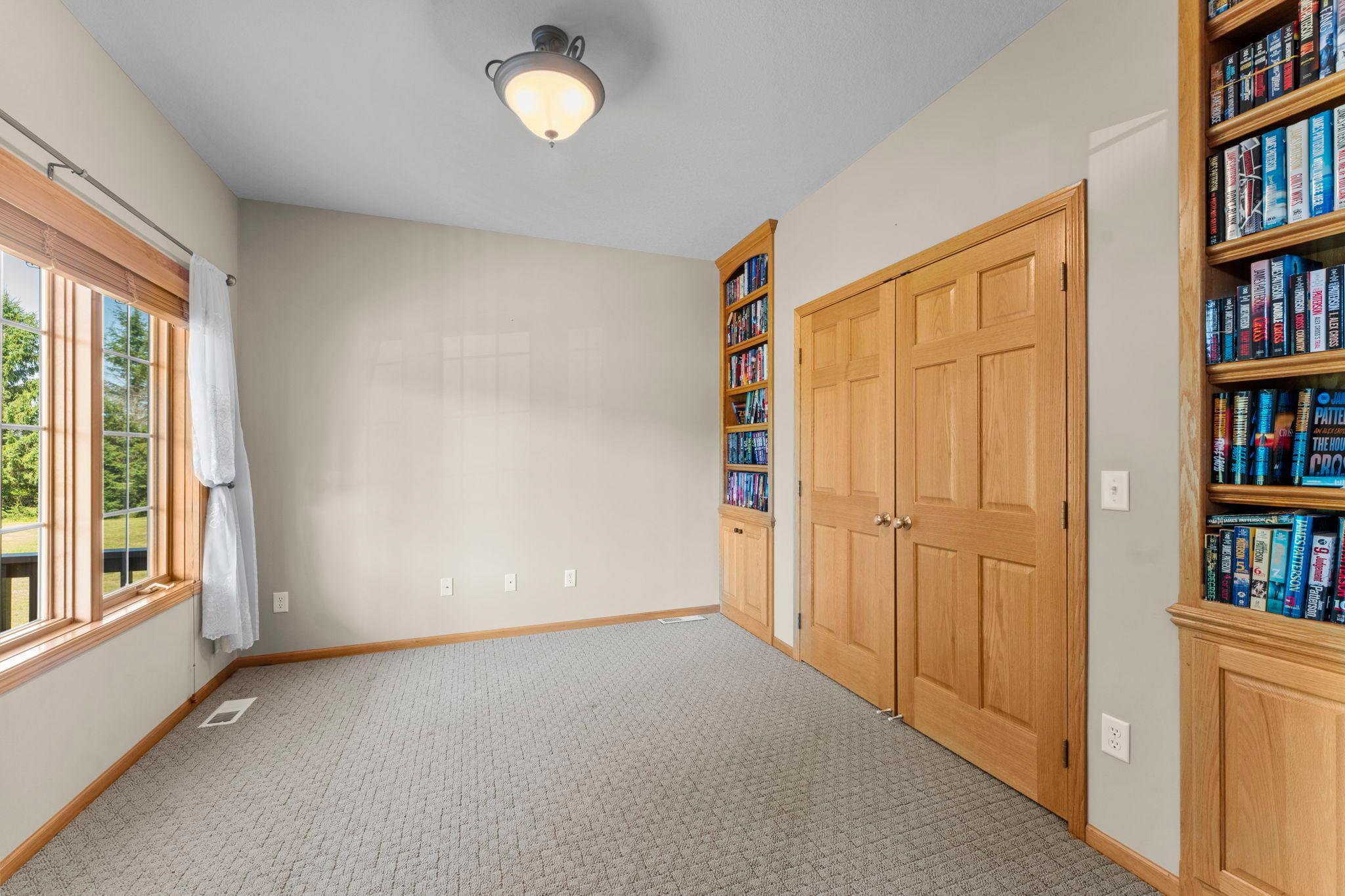 135-web-or-mls-40617 Lowden Ave-588 (31).jpg