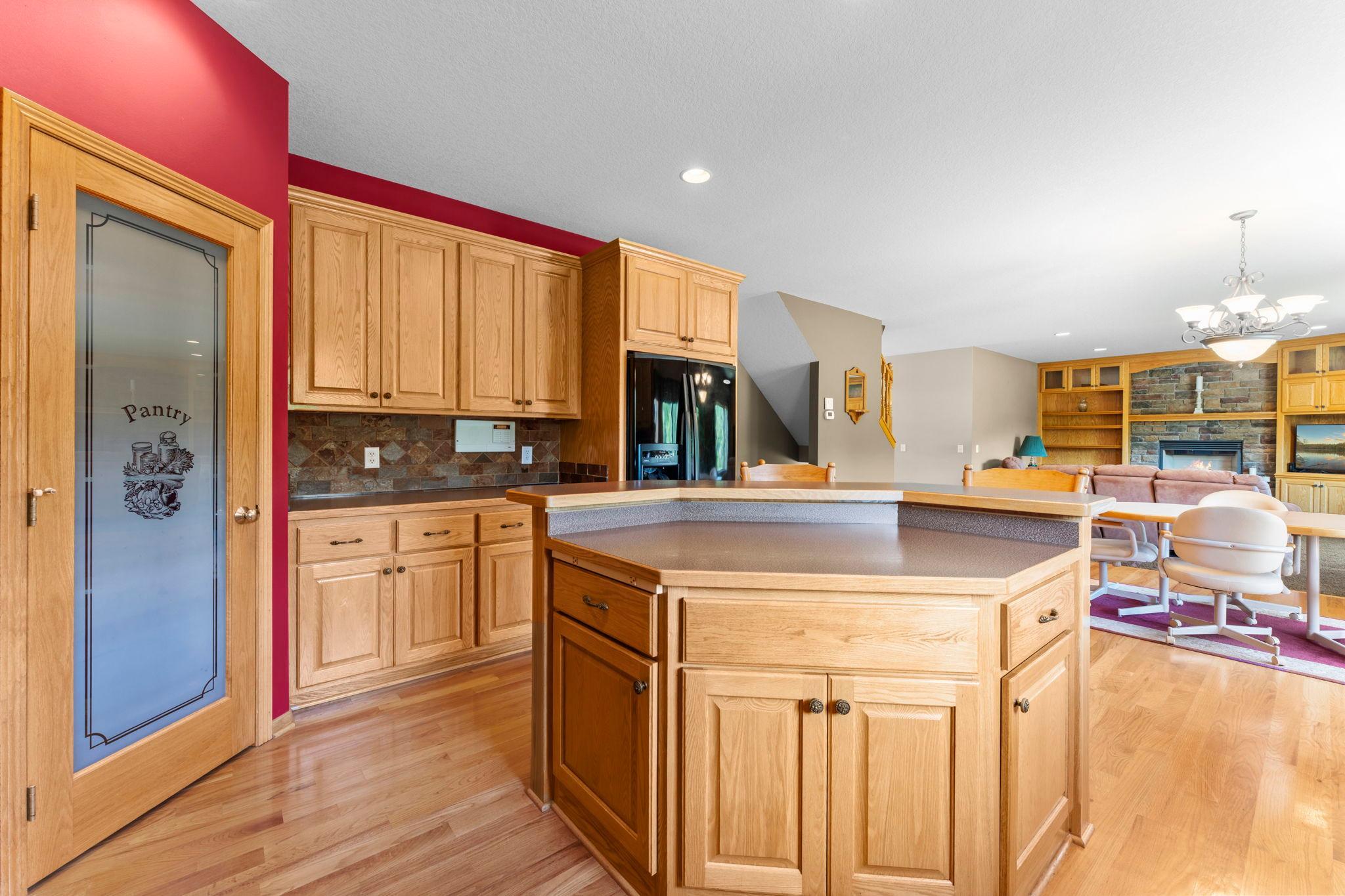 Large center island in kitchen for preparing eats