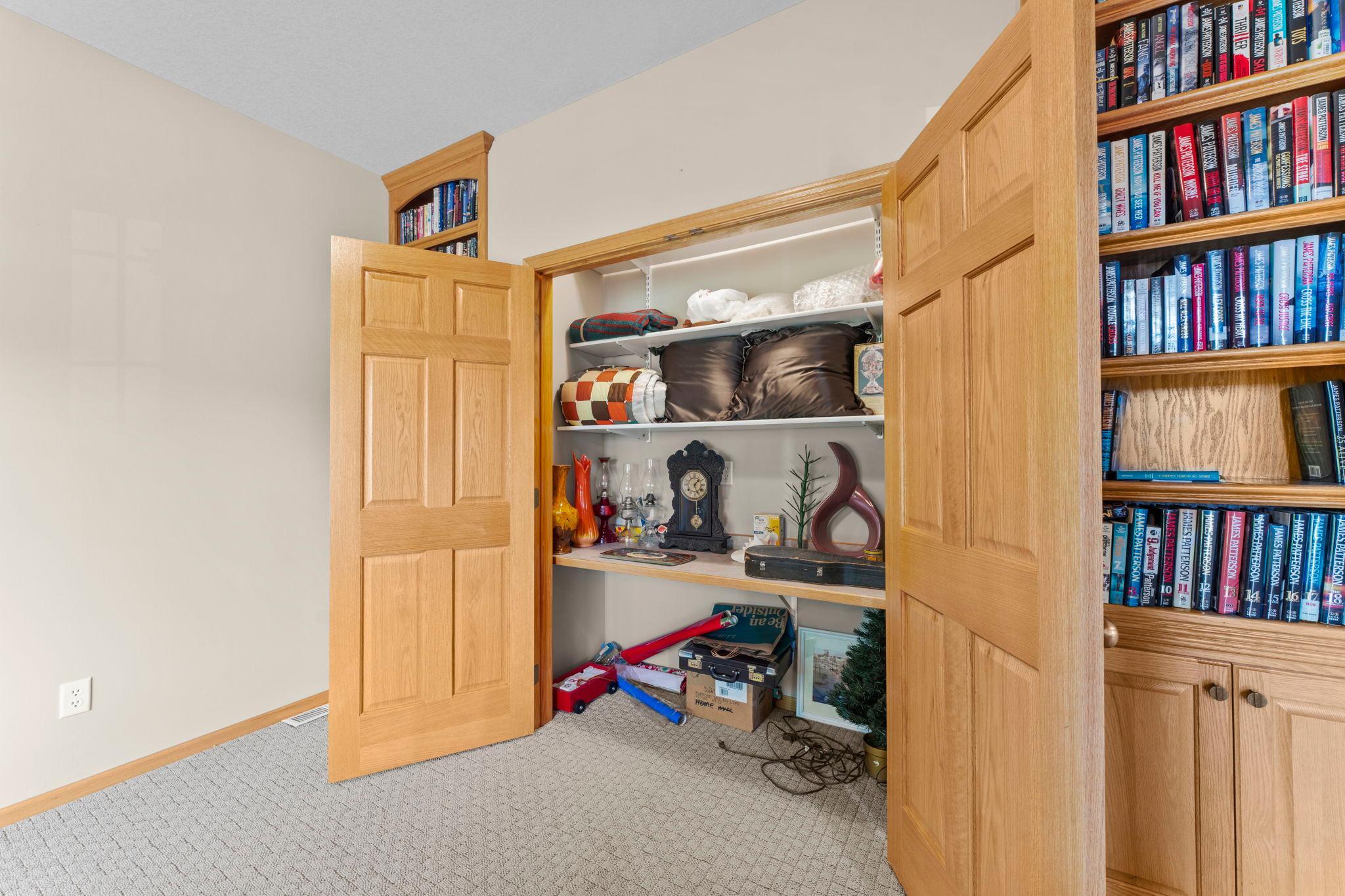 135-web-or-mls-40617 Lowden Ave-588 (34).jpg