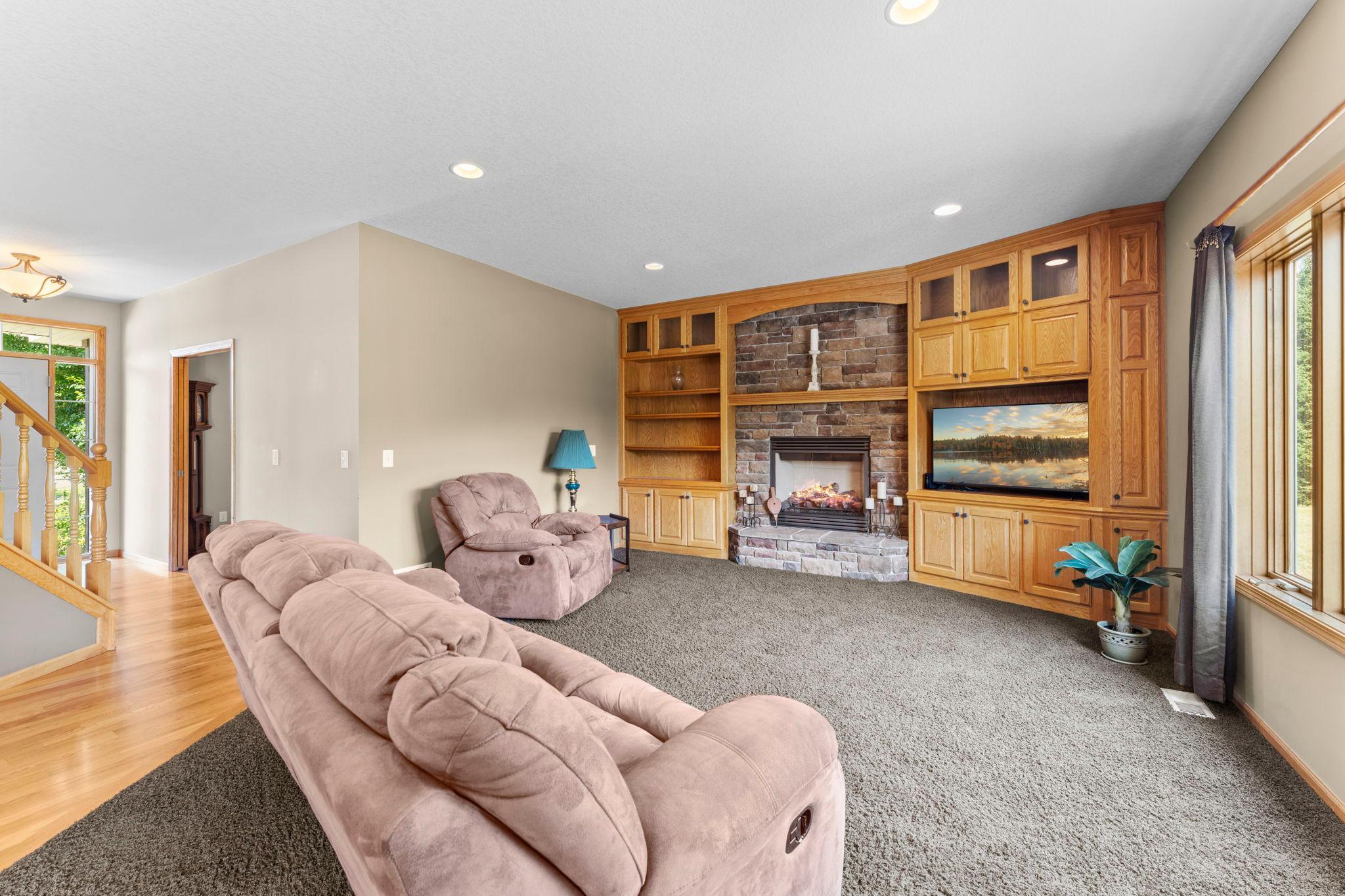 135-web-or-mls-40617 Lowden Ave-588 (40).jpg