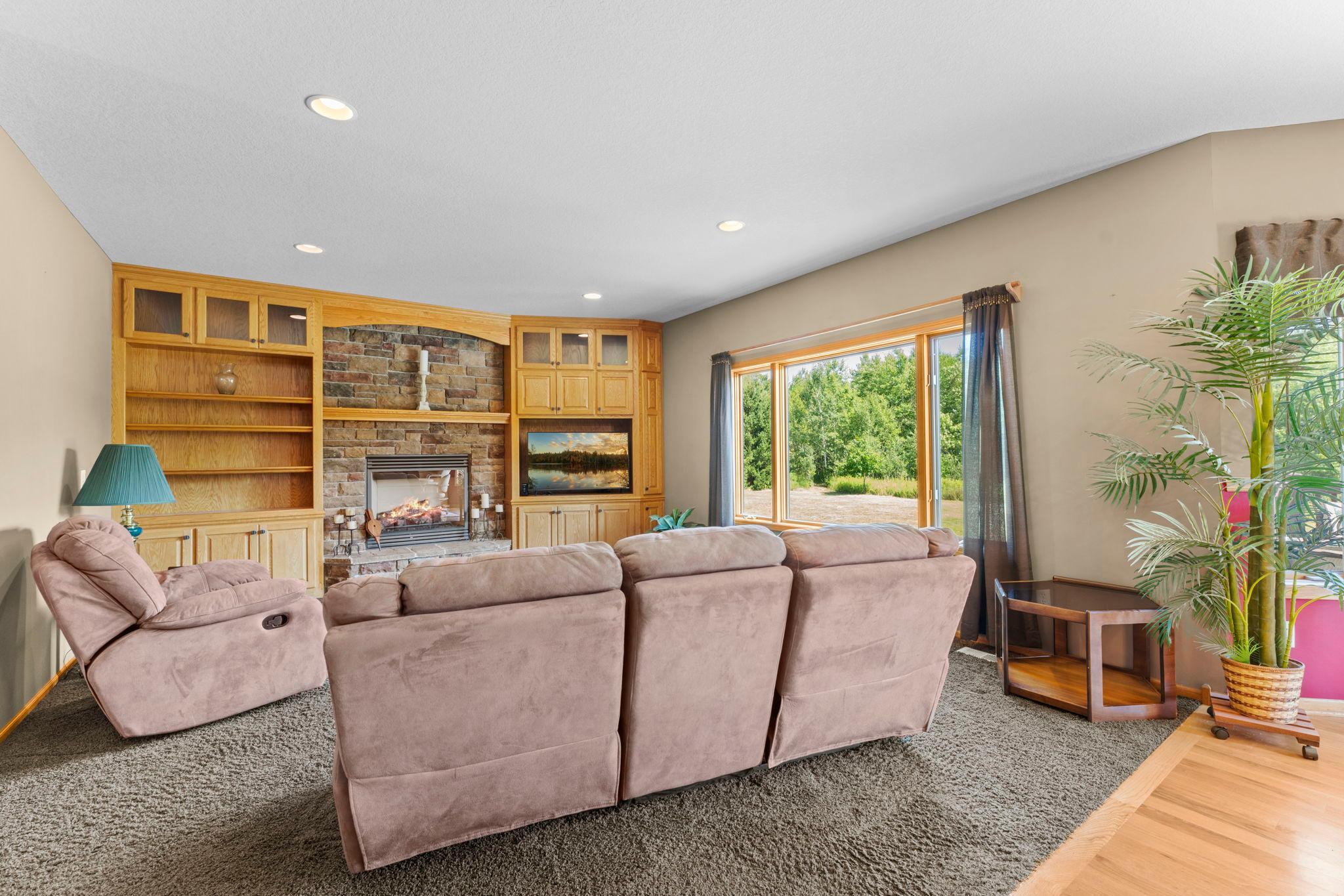 135-web-or-mls-40617 Lowden Ave-588 (37).jpg