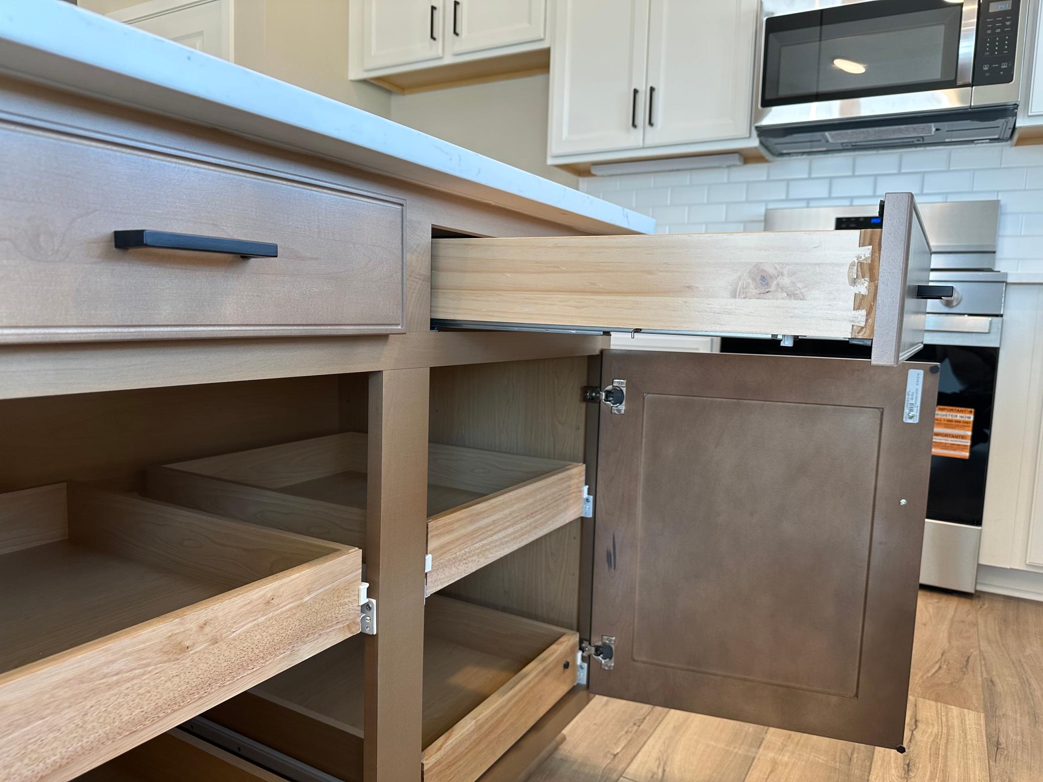 Upgraded Cabinets/ Dove Tail Construction