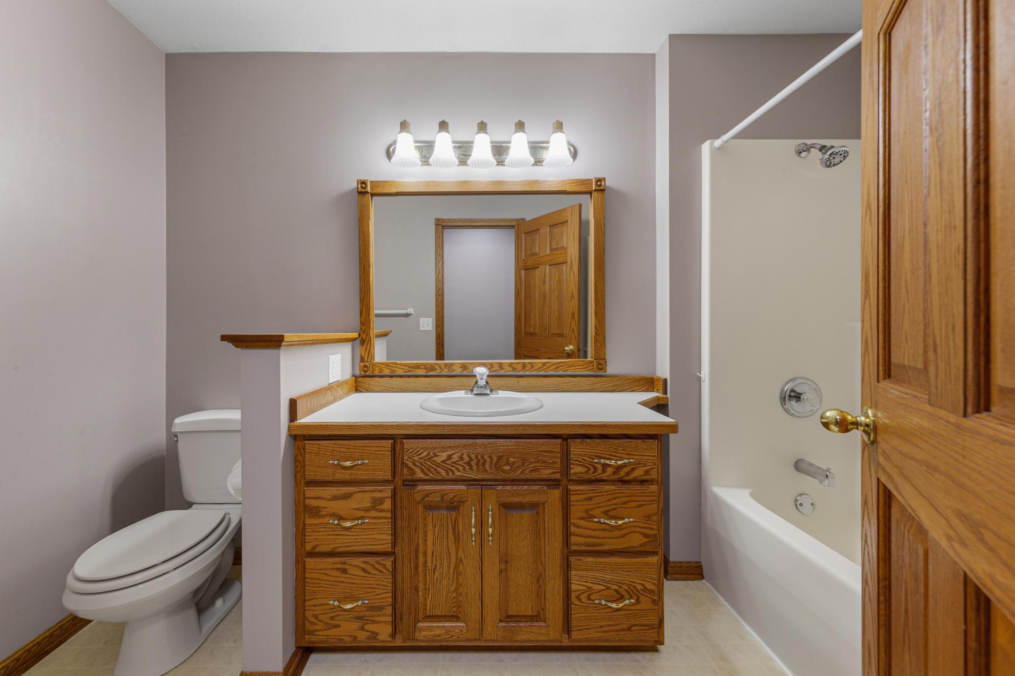 Full guest bath on main