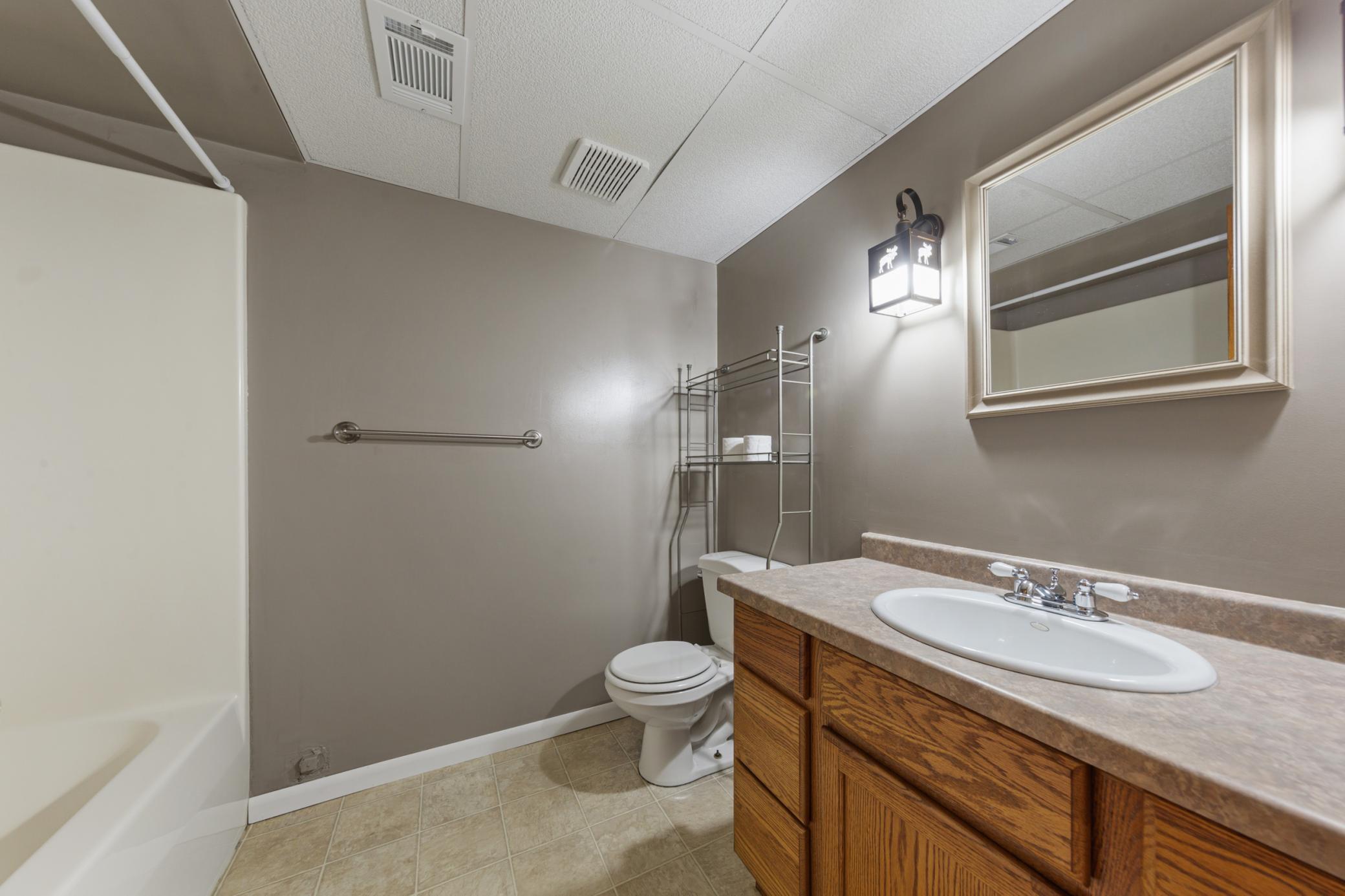 Full bath, lower level