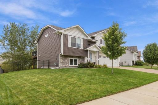 1638 Hidden Trail, Mayer, MN 55360