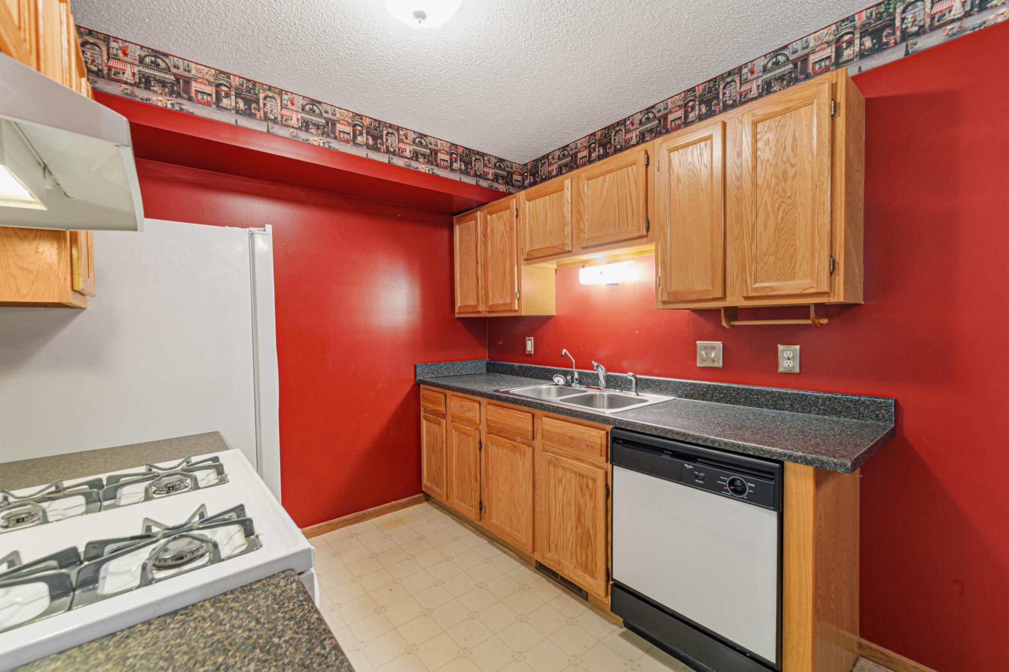 17 kitchen.jpg