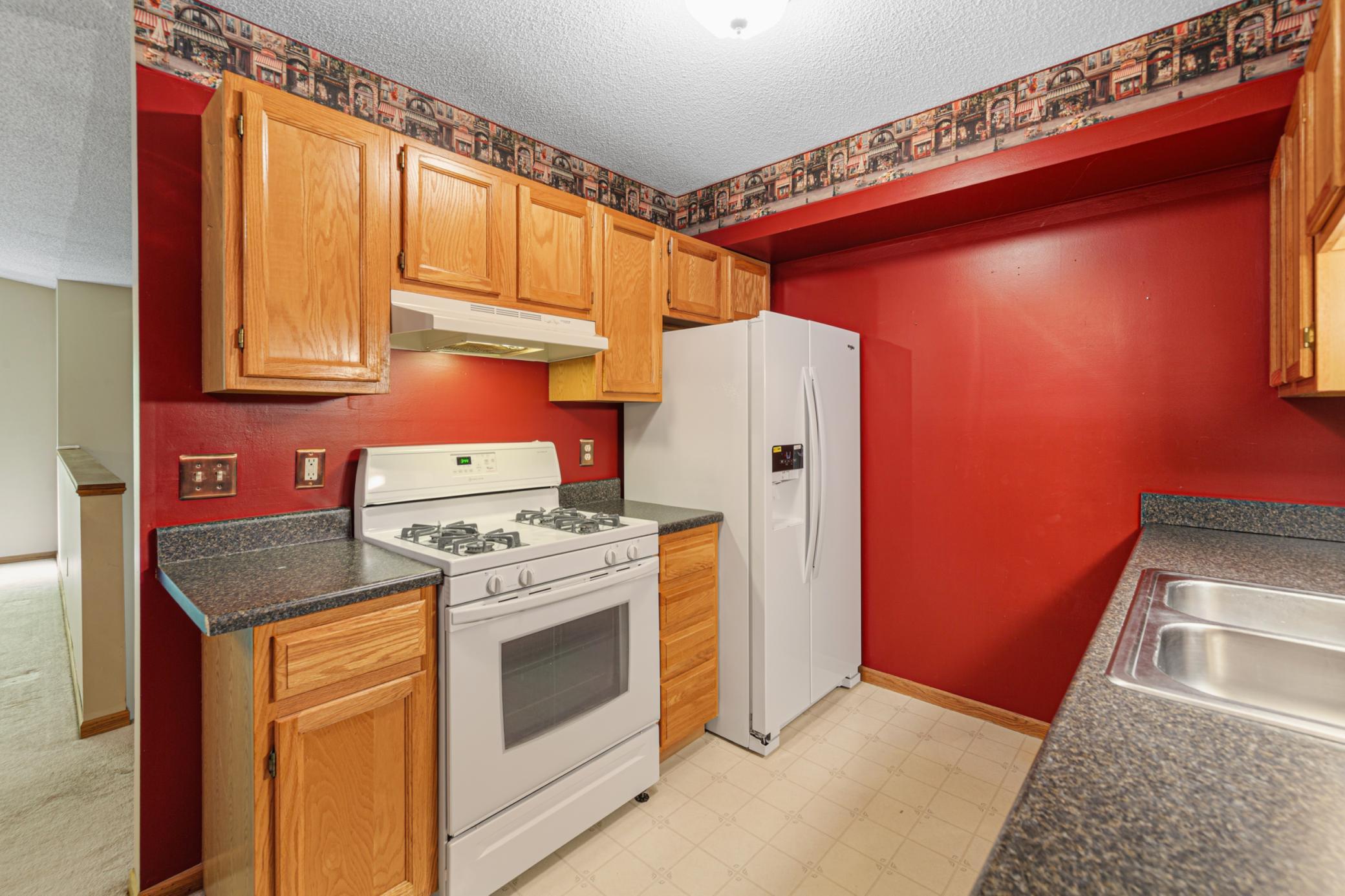 18 kitchen.jpg