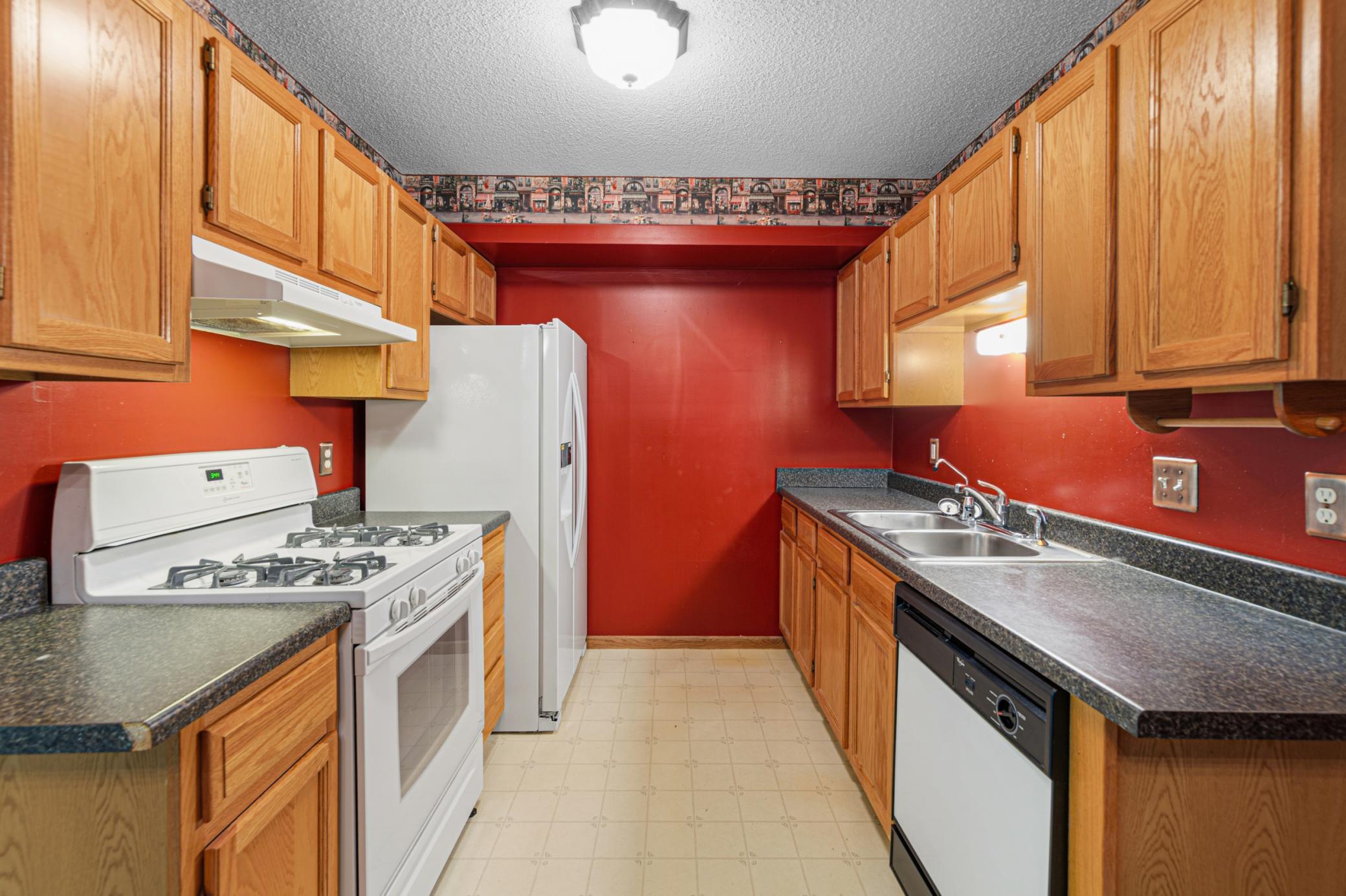 19 kitchen.jpg