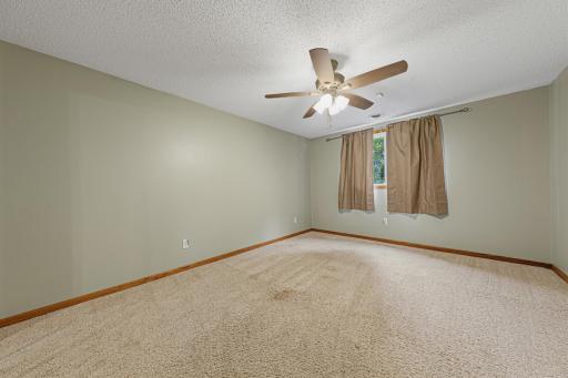 1437 Mcintosh Circle, Shakopee, MN 55379