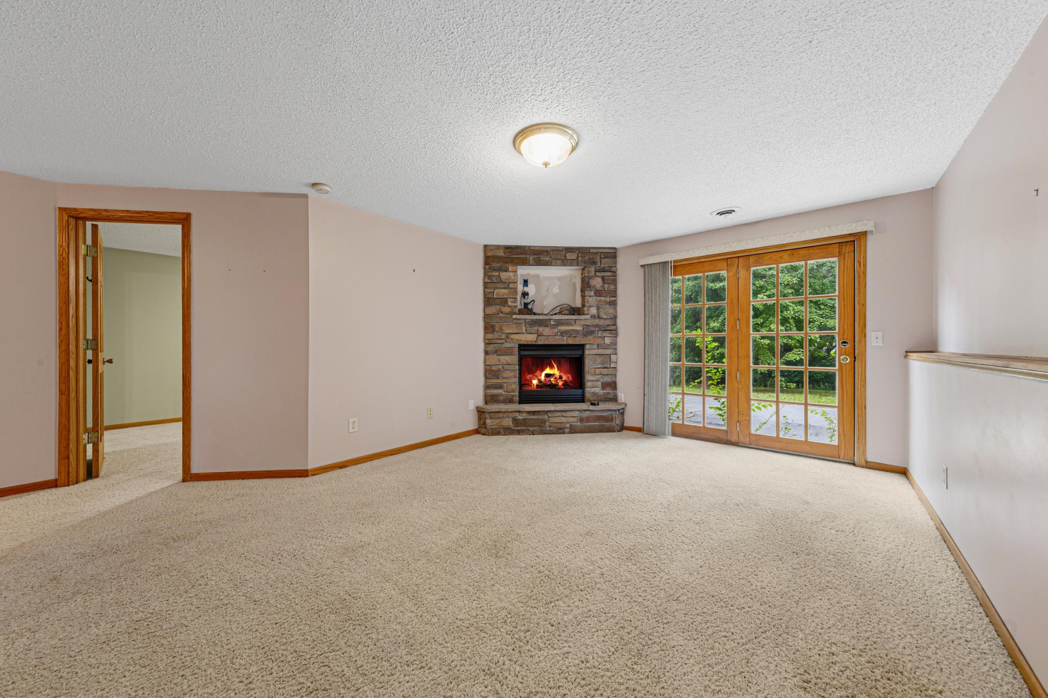 29 family room_lower.jpg