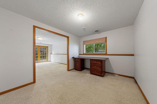 1437 Mcintosh Circle, Shakopee, MN 55379